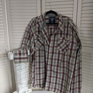 Akademiks Long Sleeve Plaid Shirt.   B